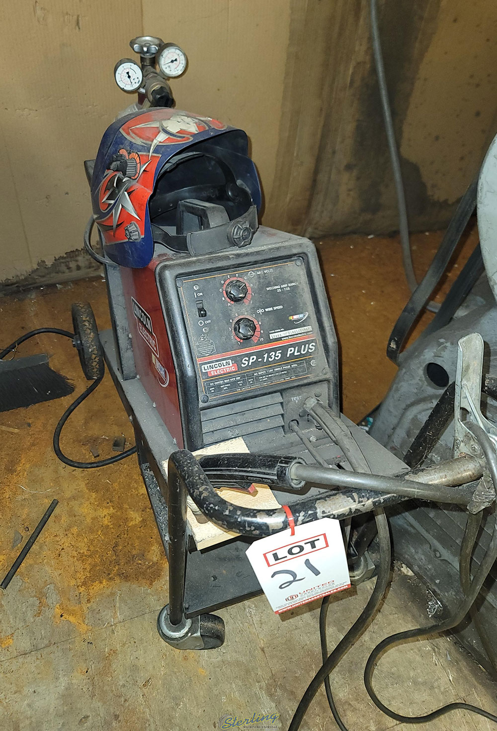 LINCOLN ELECTRIC PORTABLE MIG WELDER, MODEL SP-135 PLUS, CODE: 10868, S/N U1011110417, W/ ARGON CYLINDER-21