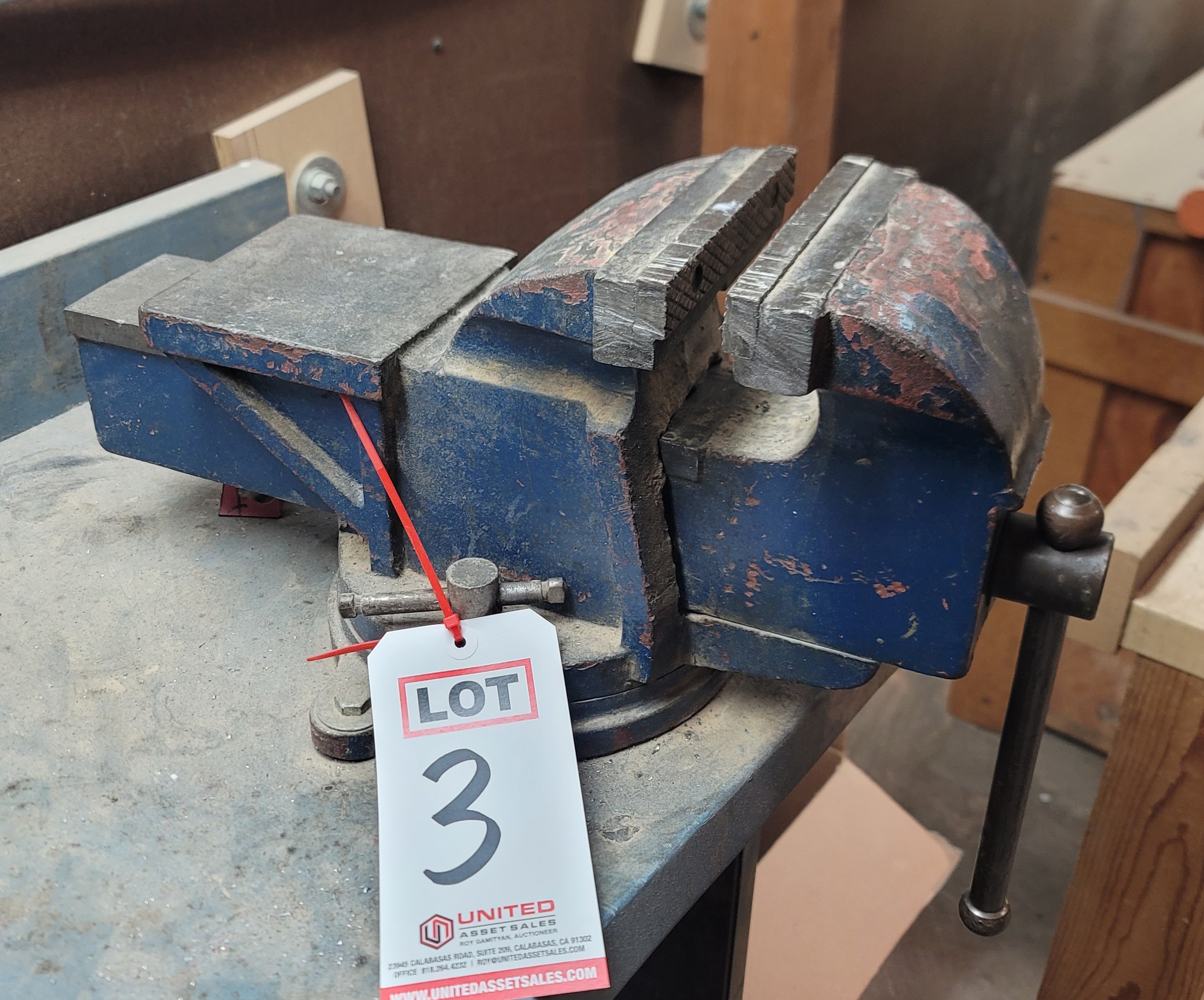 6" BENCH VISE W/ SWIVEL BASE-3