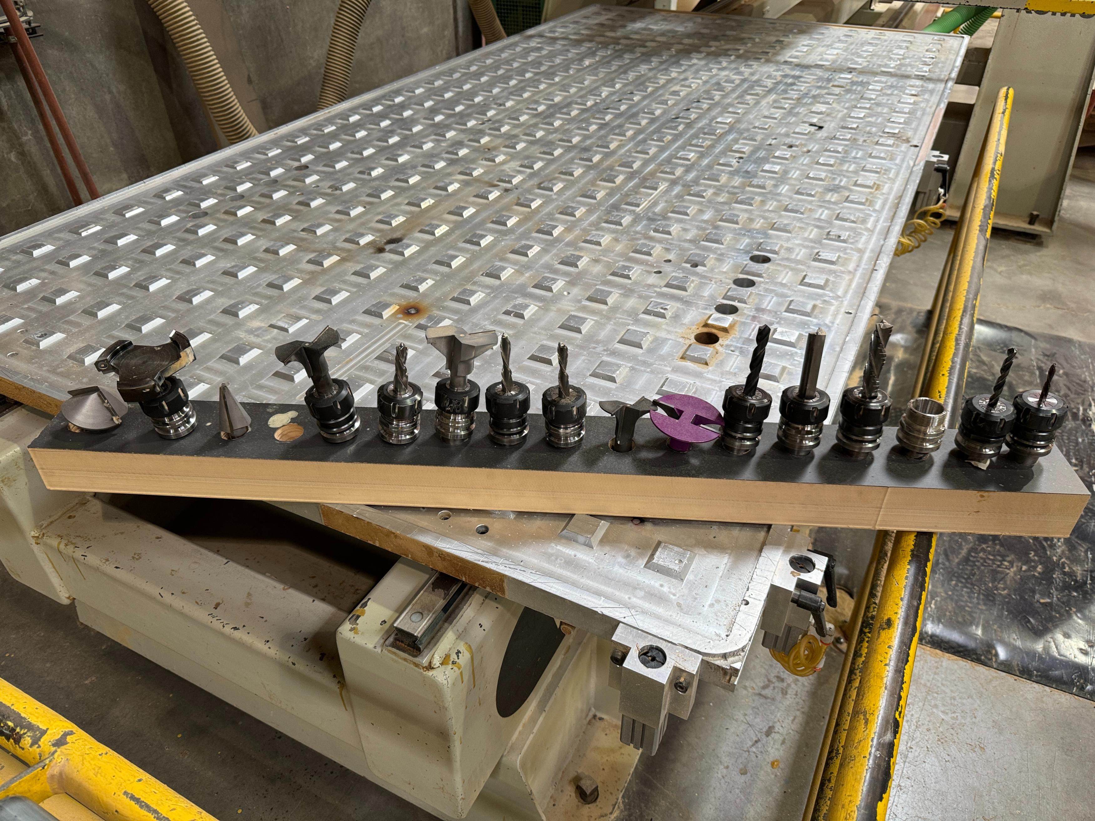 2001 KOMO CNC ROUTER, MODEL VR 510 MACH ONE, GE FANUC SERIES 210i-M CONTROL, 5' X 10' VACUUM TABLE, 8-STATION TOOL CHANGER, S/N 36327-03-01-01-33