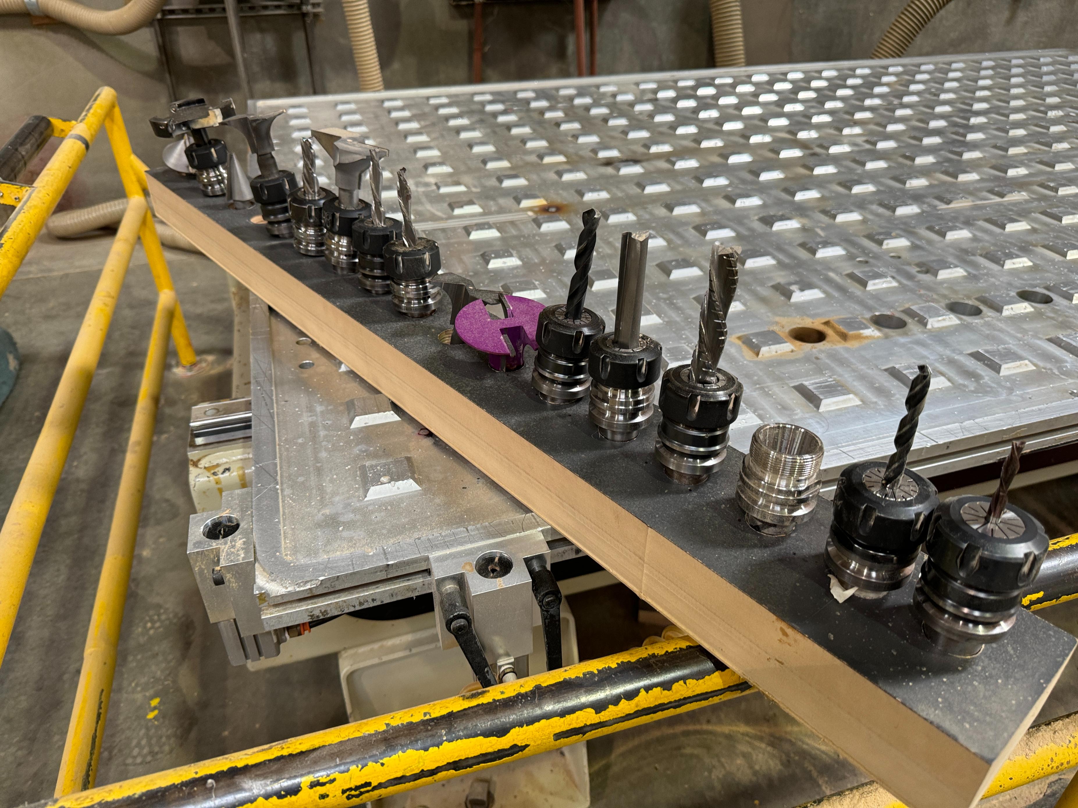 2001 KOMO CNC ROUTER, MODEL VR 510 MACH ONE, GE FANUC SERIES 210i-M CONTROL, 5' X 10' VACUUM TABLE, 8-STATION TOOL CHANGER, S/N 36327-03-01-01-33