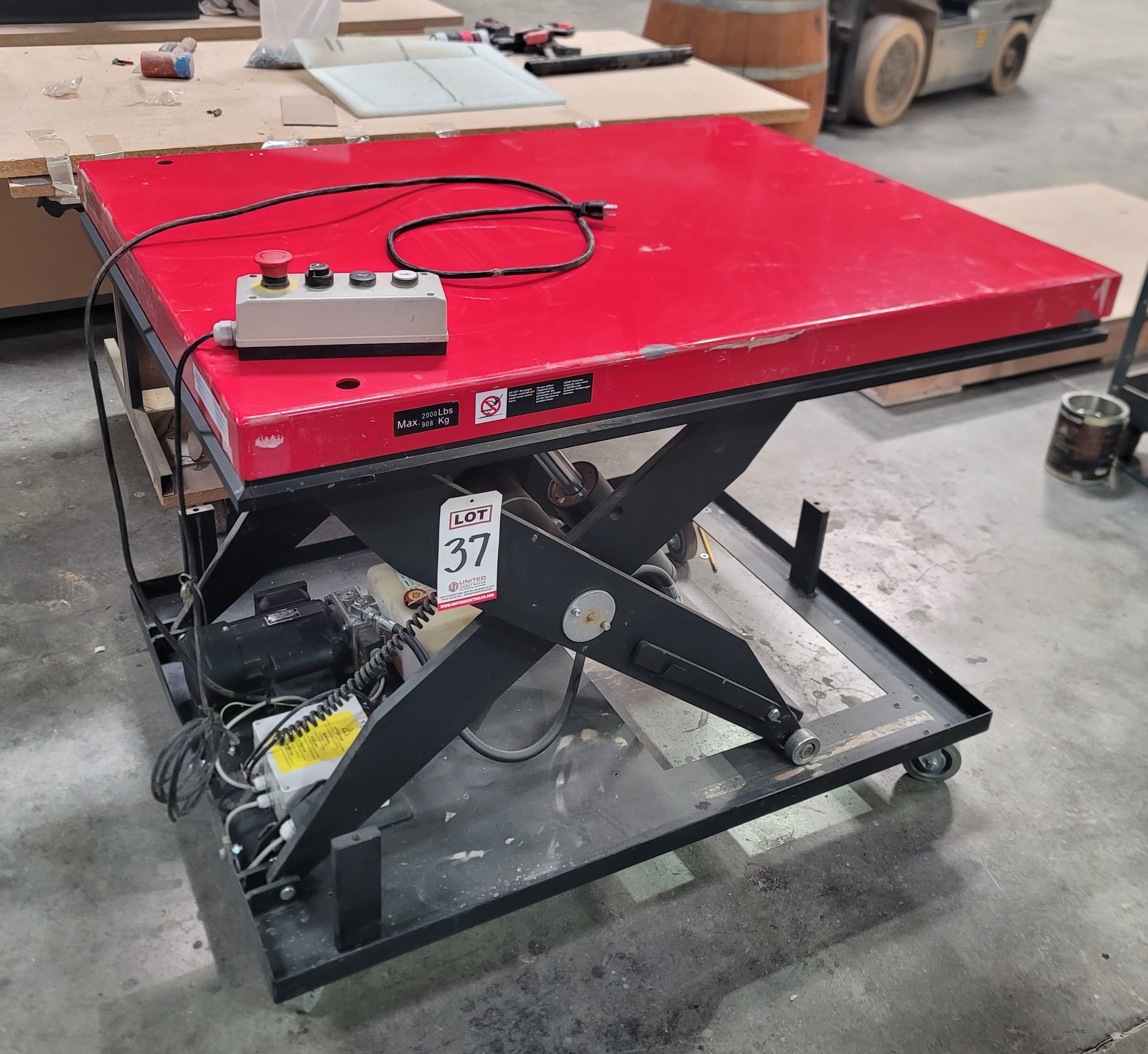 SCISSOR LIFT TABLE, 4' X 3', 2,000 LB CAPACITY, ON CASTERS-37