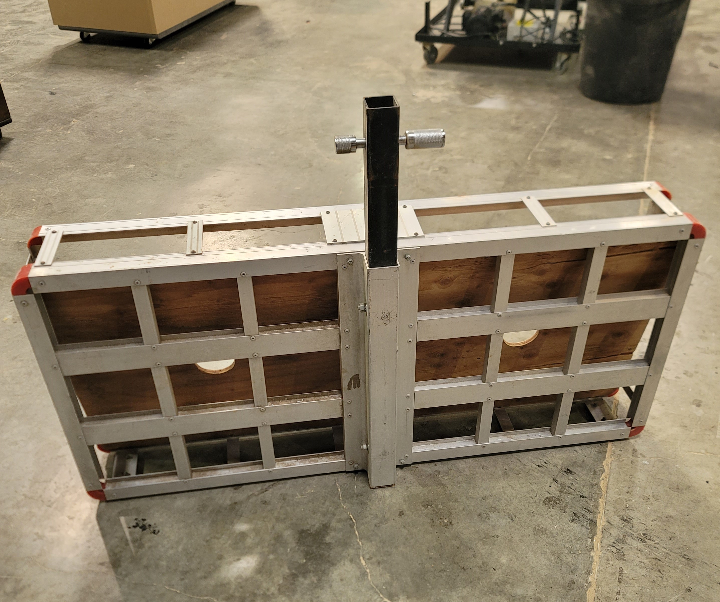 HAUL MASTER ALUMINUM CARGO CARRIER, 500 LB CAPACITY, FOR TRAILER HITCHES, 47-1/2" X 20-1/2" CARGO AREA-40