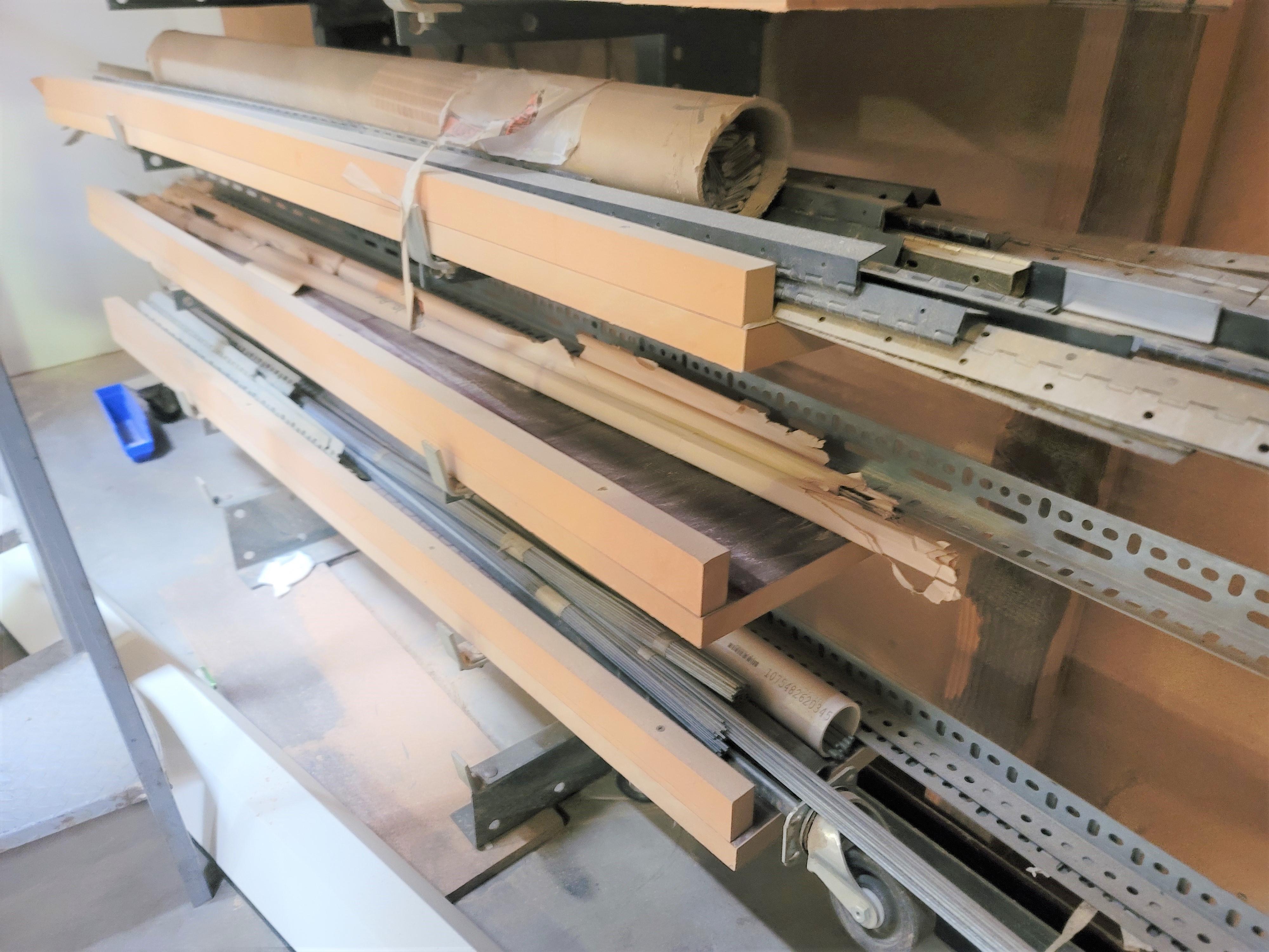 LOT - CONTENTS ONLY OF MATERIAL RACK, TO INCLUDE: PIANO HINGE UP TO 8'-163