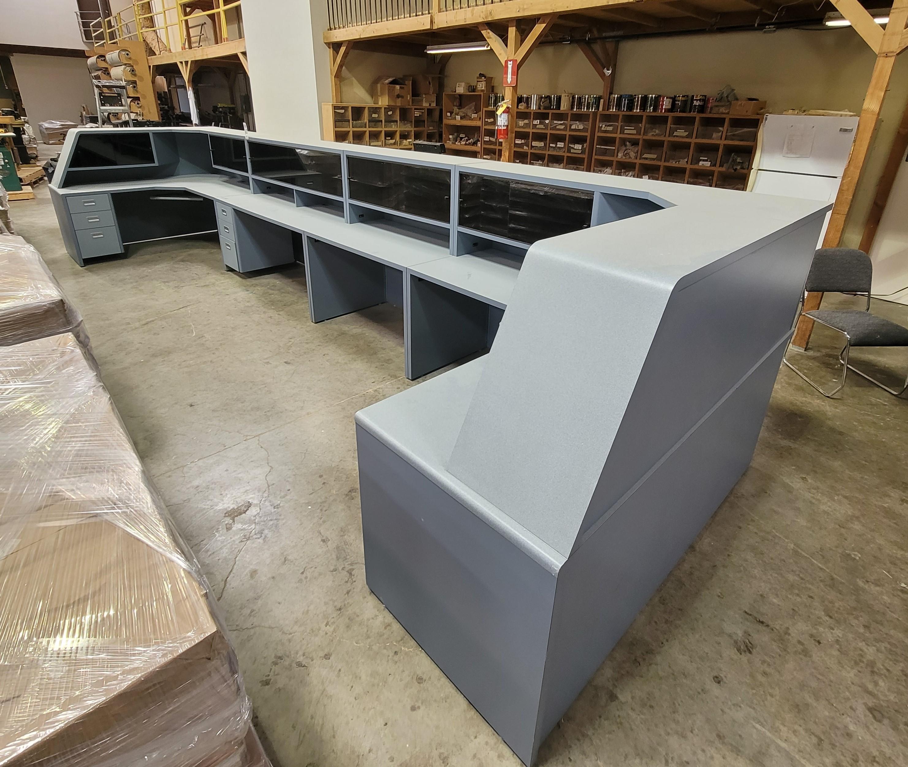 U-SHAPED DESK CONFIGURATION W/ LOW-PROFILE HUTCH, DIM: 20' X 6'-165