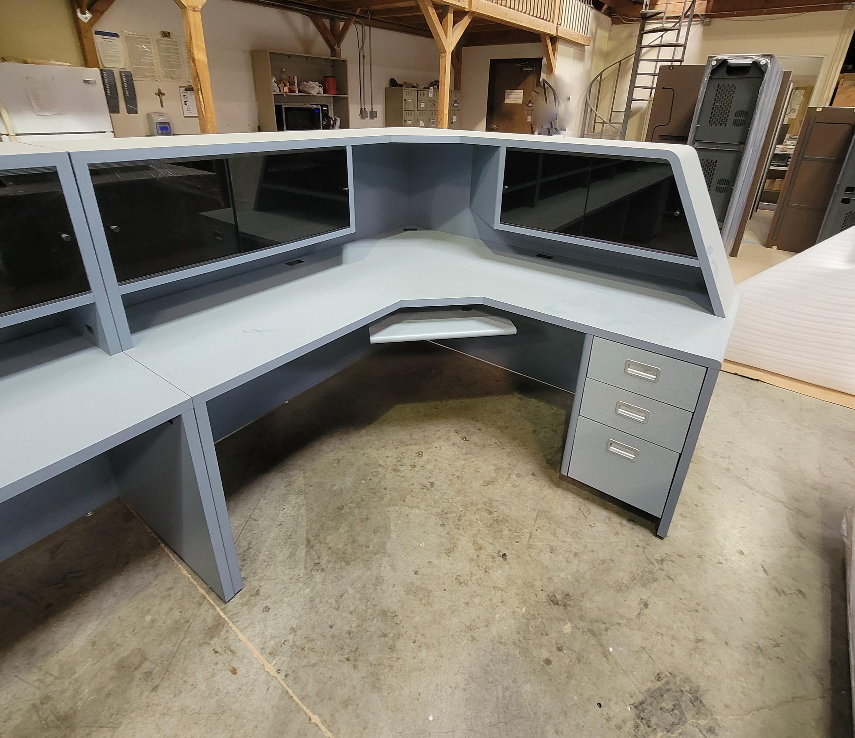 U-SHAPED DESK CONFIGURATION W/ LOW-PROFILE HUTCH, DIM: 20' X 6'-165
