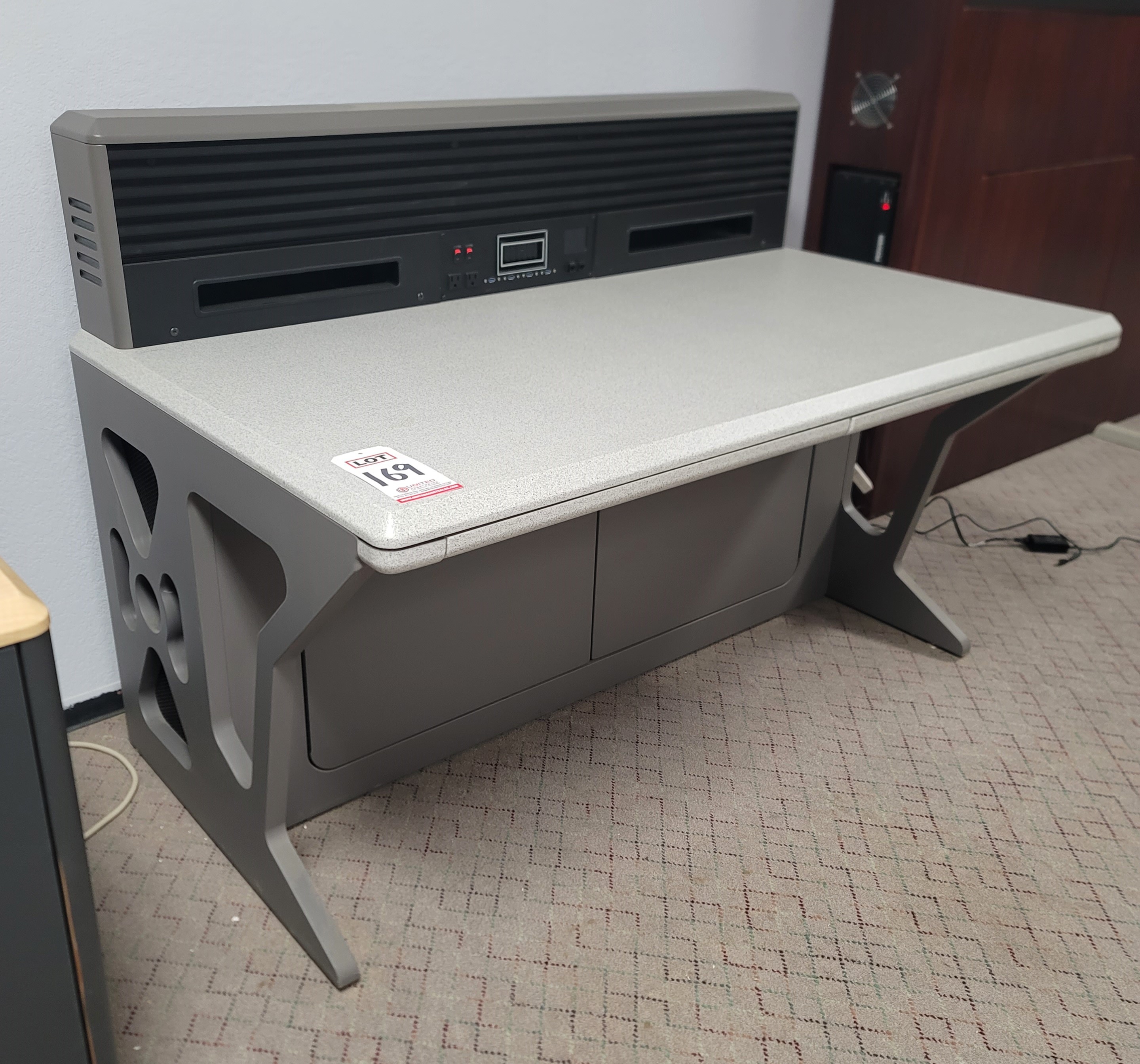 LINEAR CONSOLE W/ CHAMBERED SLATWALL, INTEGRATED CPU STORAGE, PENCIL DRAWERS, COLOR: GRANITE & GRAPHITE, DIM: 60"W X 36"D-169