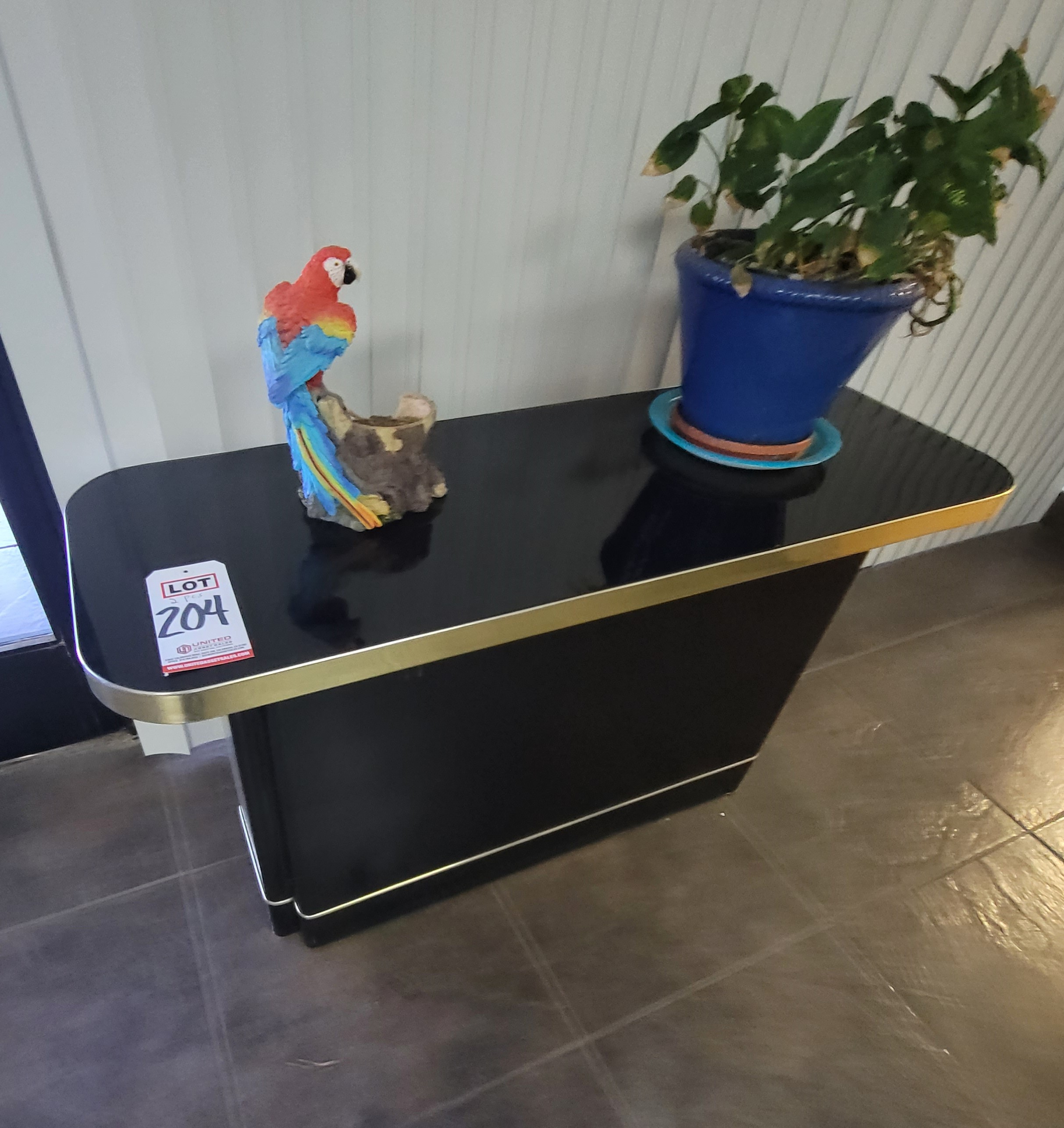 LOT - END TABLE & DISPLAY TABLE SET, COLOR: BLACK W/ GOLD METAL TRIM, CONTENTS NOT INCLUDED-204