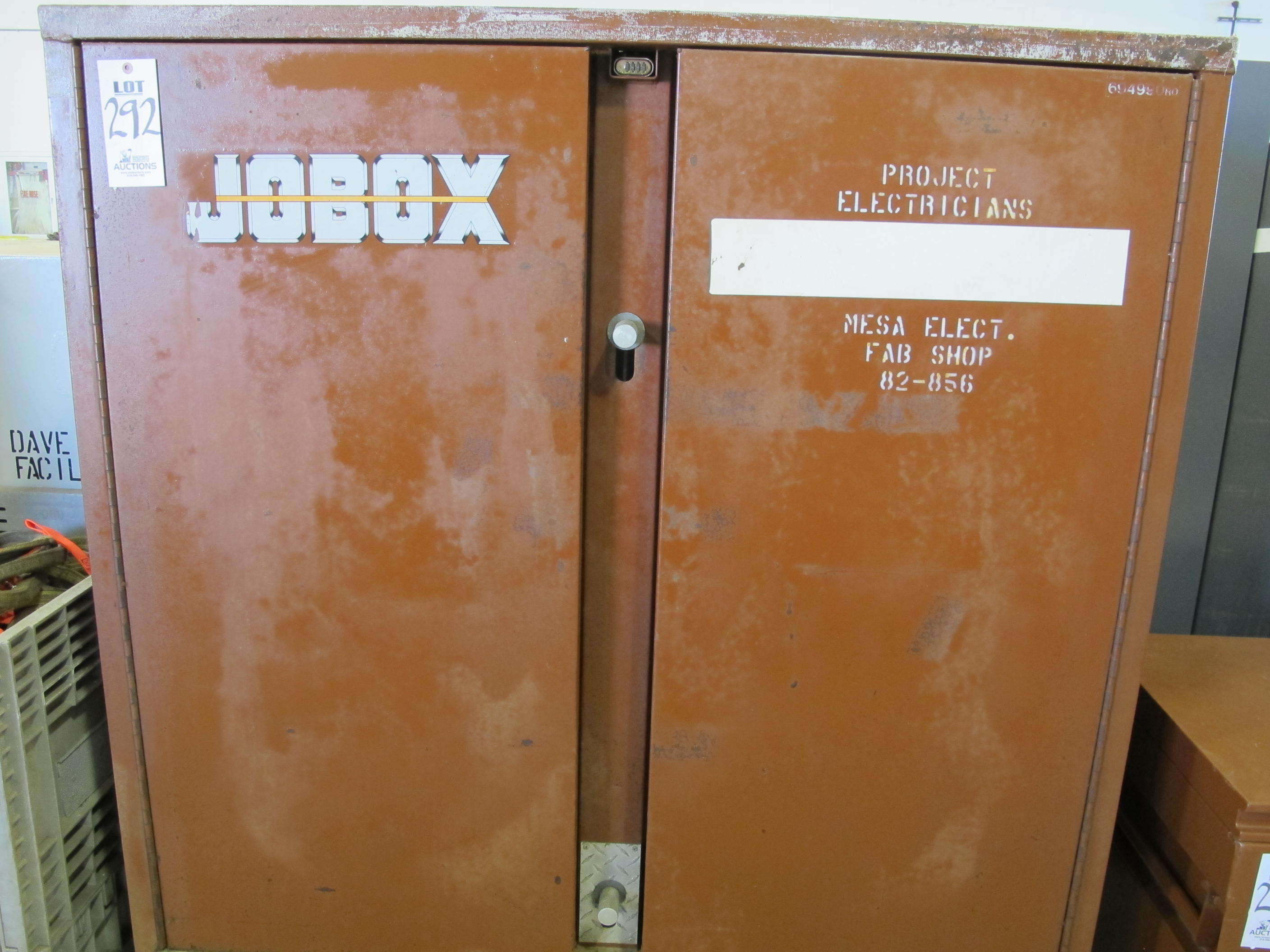 JOBOX ROLLING 2-DOOR HEAVY DUTY CABINET (G-49) LOADING & HANDLING FEE $25-