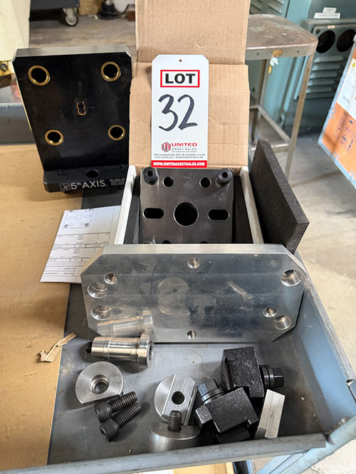 LOT - (1) 5TH AXIS 90 DEGREE ADAPTER MOUNT, MODEL RL96A-90 AND (1) 5TH AXIS 96 MM MASTER GAUGING PALLET, MODEL RL96-MP-32