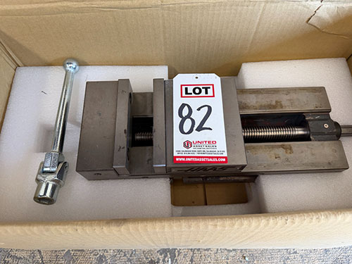 HAAS 6" MACHINE VISE, MODEL HMV-6-08, PART NO. 05-0001, W/ HANDLE AND ORIGINAL CARTON-82