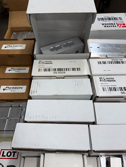 LOT - NEW HAAS & PIERSON ALUMINUM CHUCK JAWS FOR 6" & 3" VISES AND SMALL AIR VACUUM TABLE-85