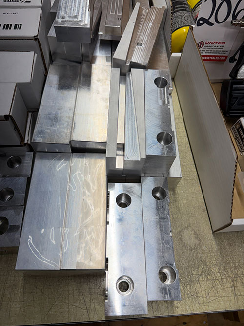 LOT - NEW HAAS & PIERSON ALUMINUM CHUCK JAWS FOR 6" & 3" VISES AND SMALL AIR VACUUM TABLE-85