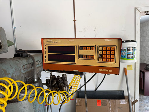 CINCINNATI TOOLMASTER VERTICAL MILL, W/ PATHFINDER-50 MODEL 8781-2 DRO-21