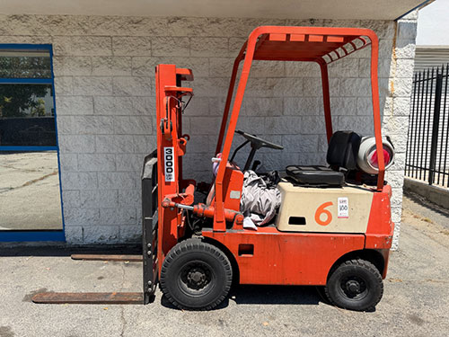 TOYOTA LPG FORKLIFT, MODEL 2FG15, 3,000 LB CAPACITY, 3-STAGE MAST, 3' FORKS, PNEUMATIC TIRES, LOAD LIGHTS, S/N 11511, (NOTE: NO HOUR METER ON THIS LIFT)-100