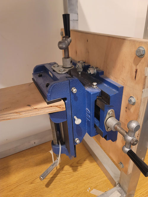 ALUMINUM FRAMED CLAMPING FIXTURE W/ CENTRAL FORGE 6" CROSS SLIDE VISE-108