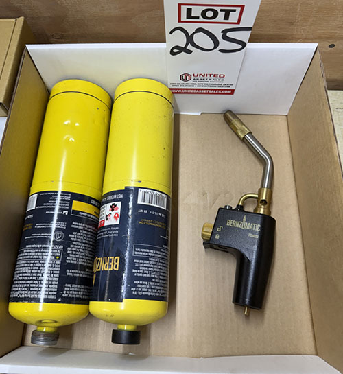 LOT - (2) BERNZOMATIC MAP GAS 14 OZ CYLINDERS AND TORCH-205