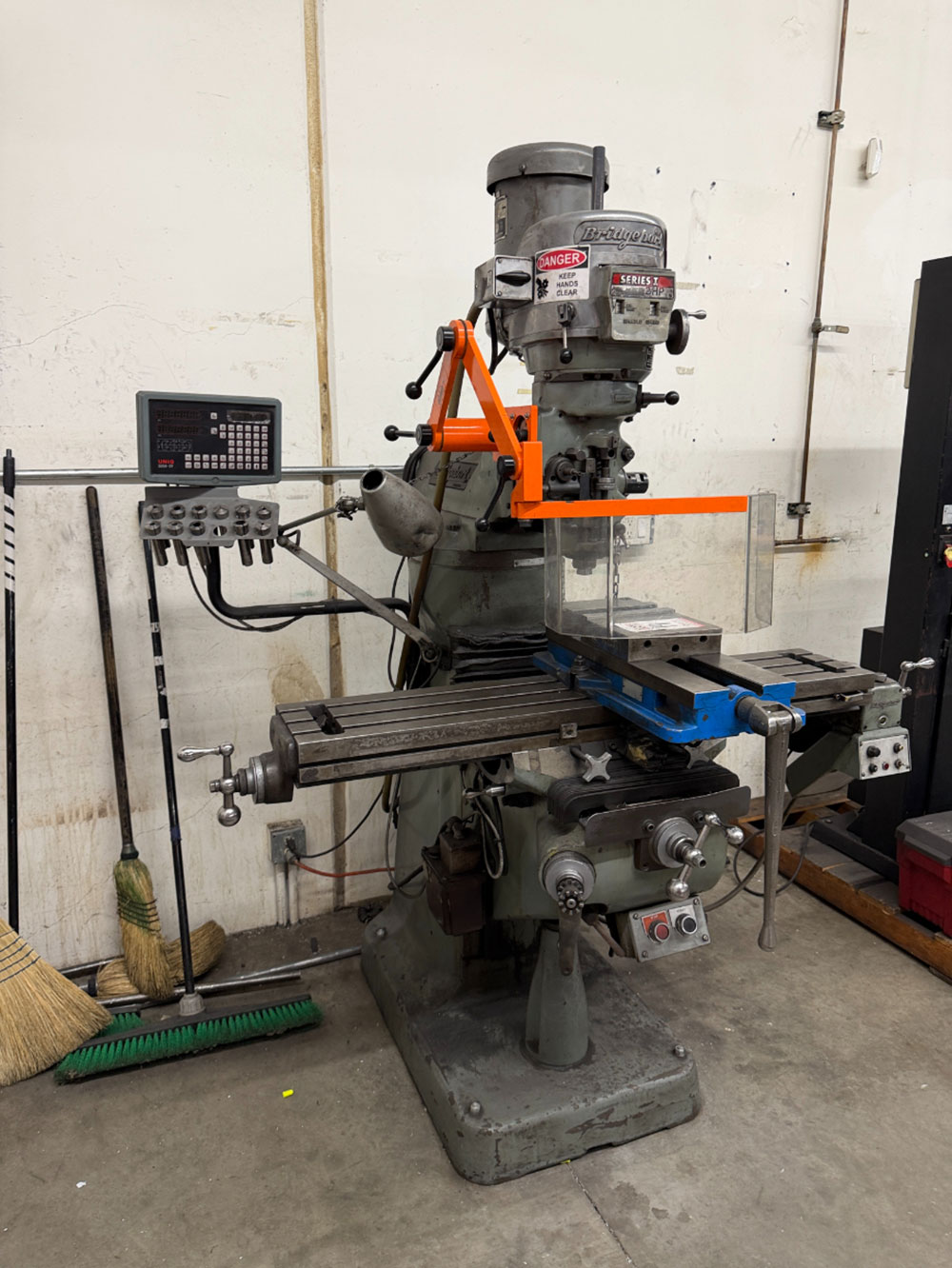 BRIDGEPORT SERIES I VERTICAL MILL, 2 HP, UNIQ SDS6-2V DRO, 9" X 48" TABLE, POWERFEED, S/N 234710, J-HEAD S/N J253605-18