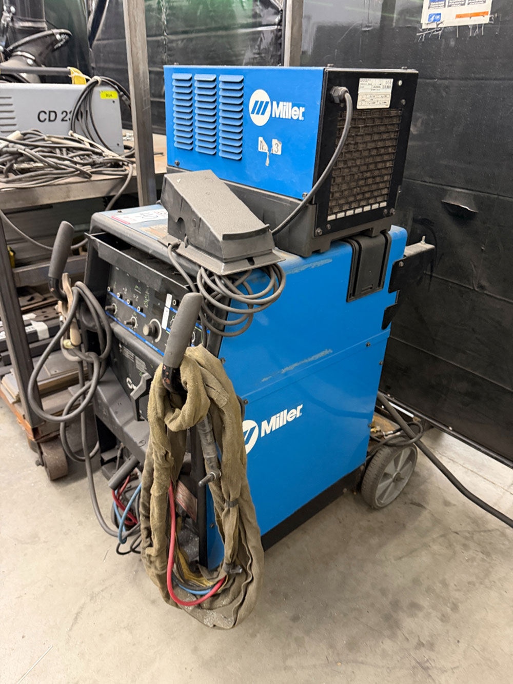 MILLER SYNCROWAVE 350LX WELDING POWER SOURCE, STOCK NO. 907198-03-1, S/N LG190069L, W/ MILLER COOLMATE 3 CHILLER, FOOT CONTROL-40