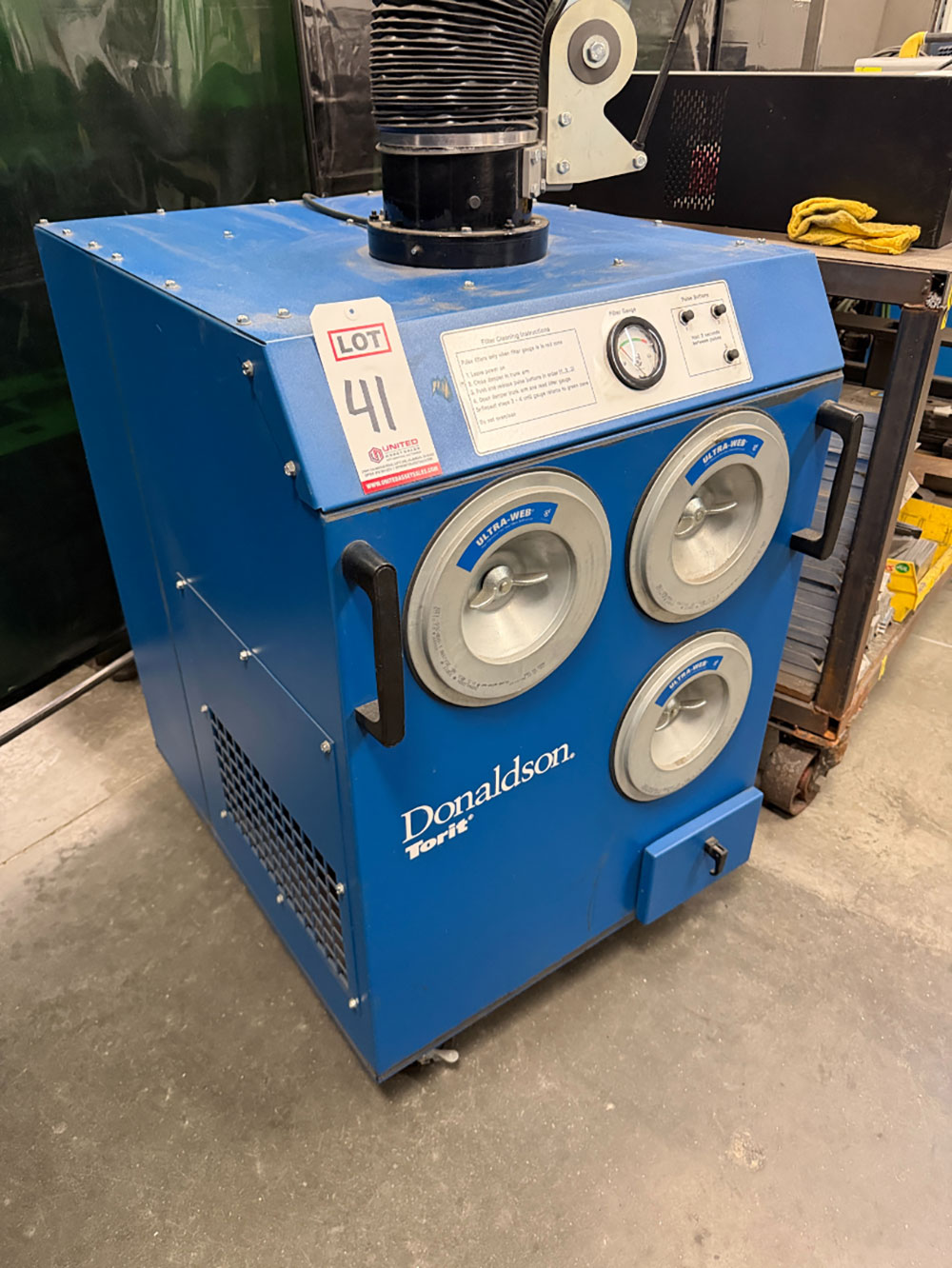 2023 DONALDSON TORIT PORTABLE FUME COLLECTOR W/ EXTRACTION ARM-41