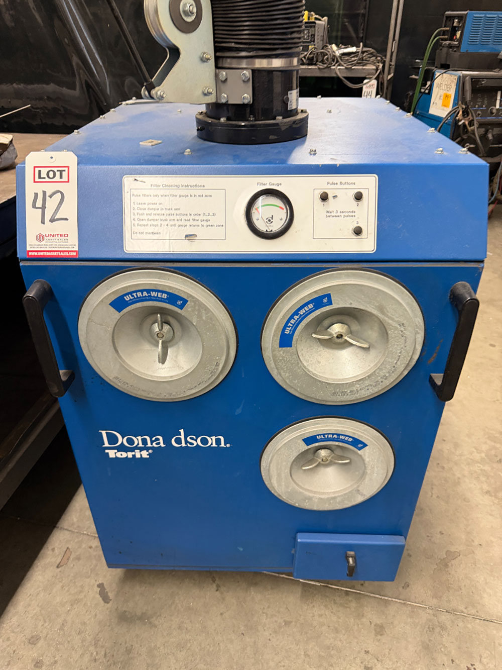 2023 DONALDSON TORIT PORTABLE FUME COLLECTOR W/ EXTRACTION ARM-42
