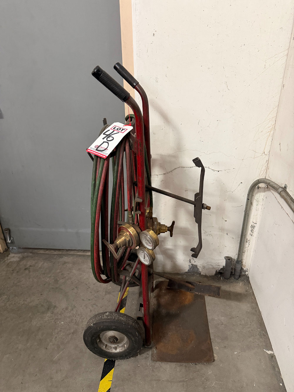 LOT - OXY ACETYLENE WELDING CART W/ HOSE AND REGULATORS, (TORCH & TANKS NOT INCLUDED)-46D