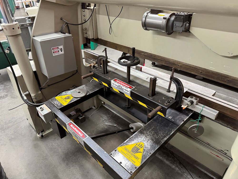 1991 ACCURPRESS 7608 PRESS BRAKE, 60 TON X 8' BED, ACCURPRESS CNC GAUGE SYSTEM, S/N 1846-55