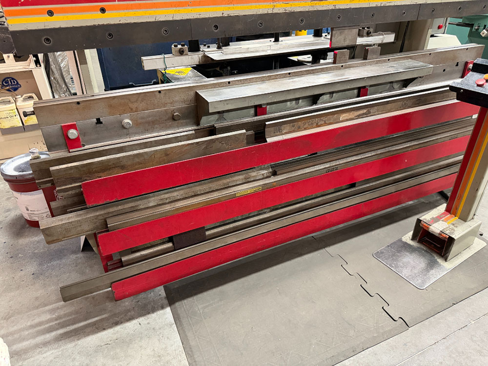1991 ACCURPRESS 7608 PRESS BRAKE, 60 TON X 8' BED, ACCURPRESS CNC GAUGE SYSTEM, S/N 1846-55