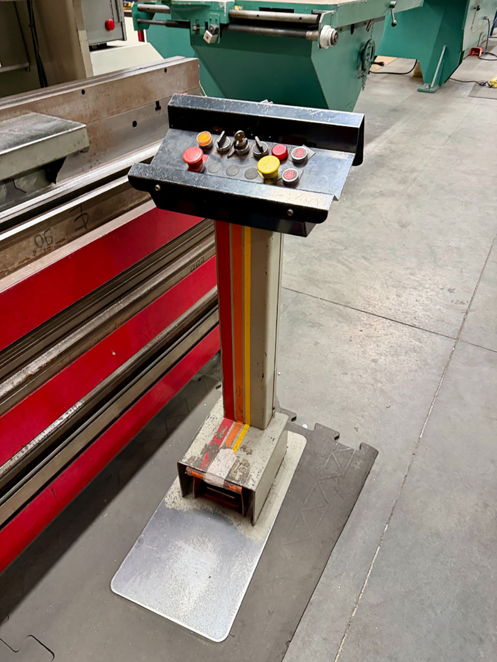 1991 ACCURPRESS 7608 PRESS BRAKE, 60 TON X 8' BED, ACCURPRESS CNC GAUGE SYSTEM, S/N 1846-55