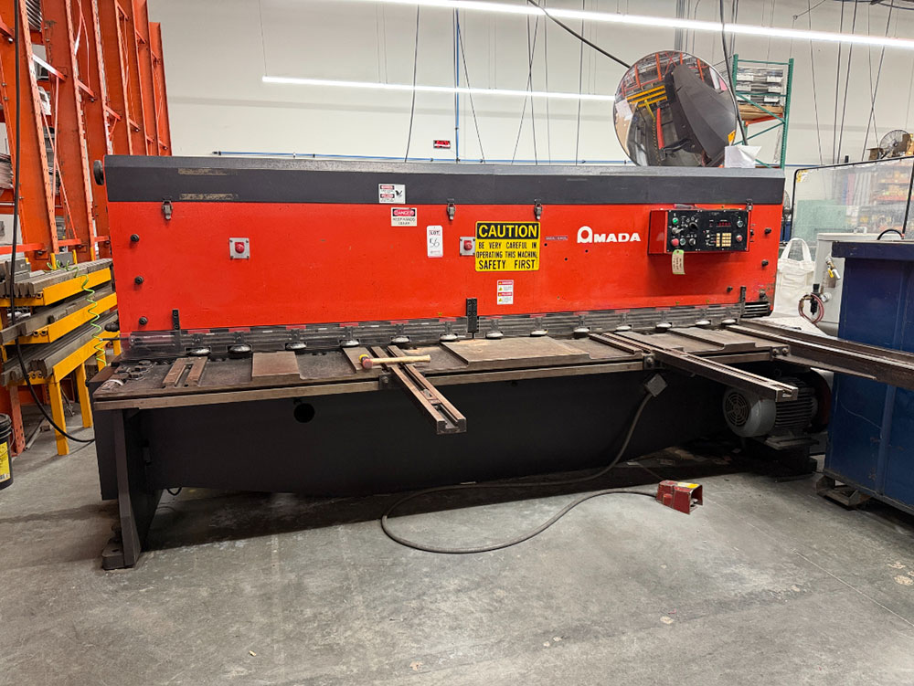 1991 AMADA 3060 POWER SQUARING SHEAR, FOOT PEDAL, FRONT SUPPORT ARMS, OPERATOR CONTROL PANEL, SHEET METAL FABRICATION SUPPORT, S/N 30600619-56