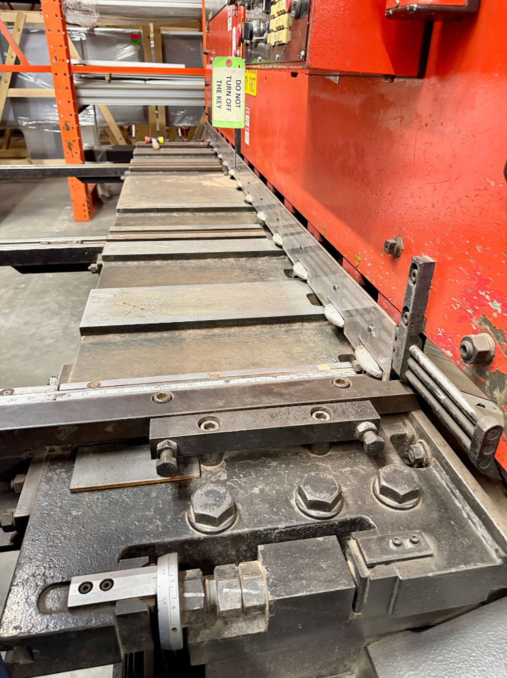 1991 AMADA 3060 POWER SQUARING SHEAR, FOOT PEDAL, FRONT SUPPORT ARMS, OPERATOR CONTROL PANEL, SHEET METAL FABRICATION SUPPORT, S/N 30600619-56