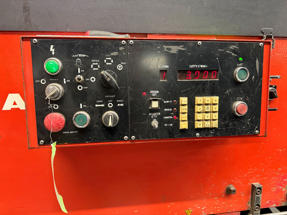 1991 AMADA 3060 POWER SQUARING SHEAR, FOOT PEDAL, FRONT SUPPORT ARMS, OPERATOR CONTROL PANEL, SHEET METAL FABRICATION SUPPORT, S/N 30600619-56