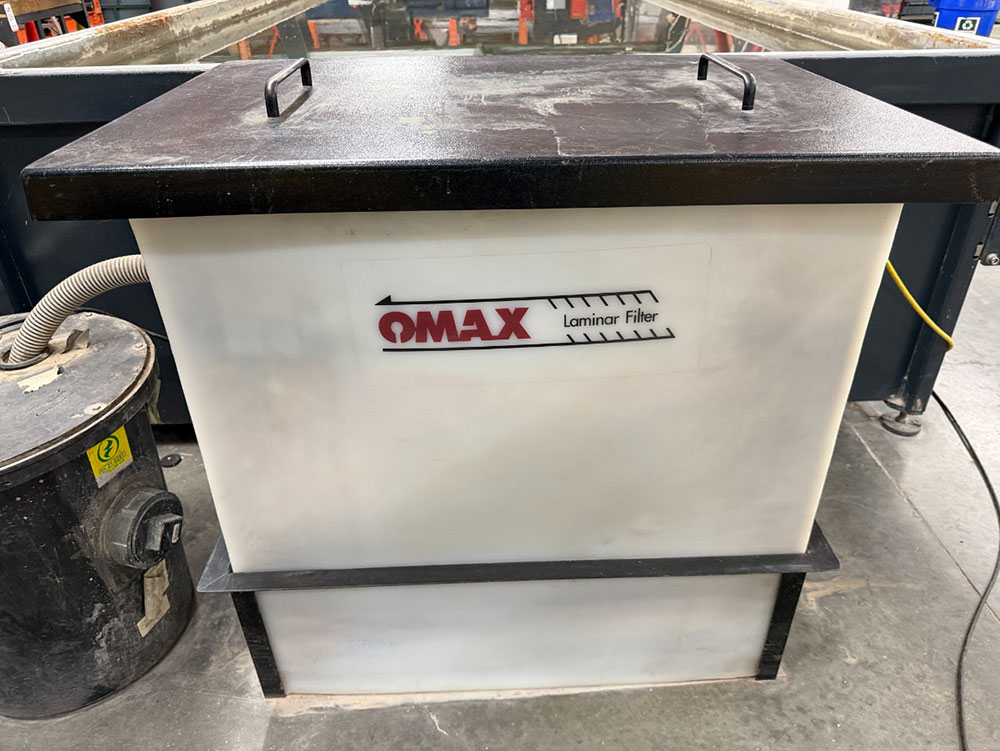 OMAX-2022 OMAX MAXIEM M2040 ABRASIVE WATERJET CUTTING SYSTEM, 3-AXIS CUTTING HEAD, TABLE SIZE: 13' 4" X 7'0" XY,  CUTTING TRAVEL: 13' 4" X 6' 8", Z-AXIS TRAVEL: 12", MAXJET 5I NOZZLE, 600 LB. ABRASIVE HOPPER, PULL-TO-OPEN VALVE SINGLE NOZZLE, WATER FILTER, CUTTING TABLE, S/N M20405268-57