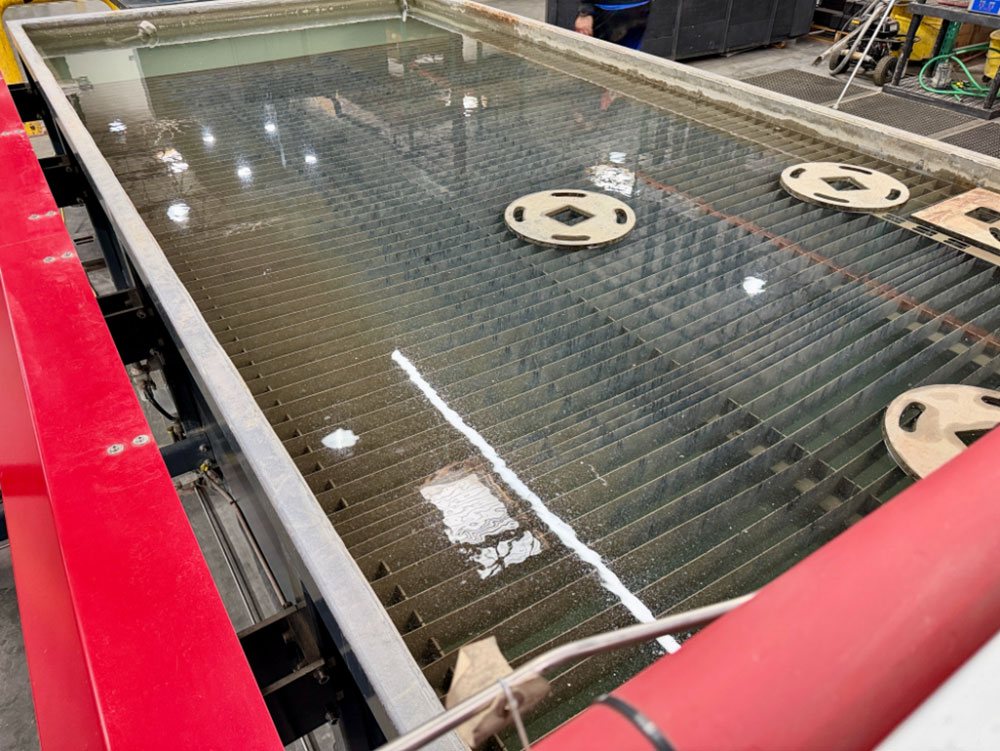 OMAX-2022 OMAX MAXIEM M2040 ABRASIVE WATERJET CUTTING SYSTEM, 3-AXIS CUTTING HEAD, TABLE SIZE: 13' 4" X 7'0" XY,  CUTTING TRAVEL: 13' 4" X 6' 8", Z-AXIS TRAVEL: 12", MAXJET 5I NOZZLE, 600 LB. ABRASIVE HOPPER, PULL-TO-OPEN VALVE SINGLE NOZZLE, WATER FILTER, CUTTING TABLE, S/N M20405268-57