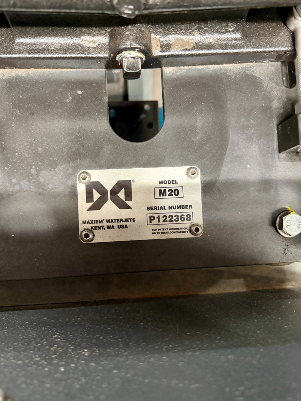 OMAX-2022 OMAX MAXIEM M2040 ABRASIVE WATERJET CUTTING SYSTEM, 3-AXIS CUTTING HEAD, TABLE SIZE: 13' 4" X 7'0" XY,  CUTTING TRAVEL: 13' 4" X 6' 8", Z-AXIS TRAVEL: 12", MAXJET 5I NOZZLE, 600 LB. ABRASIVE HOPPER, PULL-TO-OPEN VALVE SINGLE NOZZLE, WATER FILTER, CUTTING TABLE, S/N M20405268-57