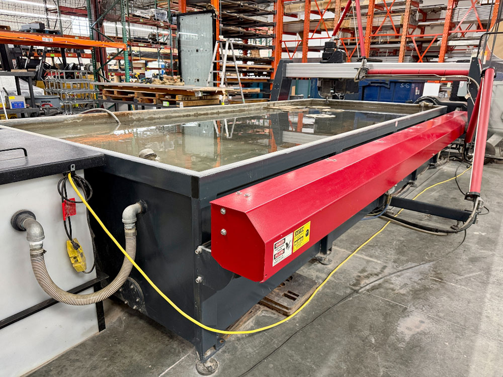 OMAX-2022 OMAX MAXIEM M2040 ABRASIVE WATERJET CUTTING SYSTEM, 3-AXIS CUTTING HEAD, TABLE SIZE: 13' 4" X 7'0" XY,  CUTTING TRAVEL: 13' 4" X 6' 8", Z-AXIS TRAVEL: 12", MAXJET 5I NOZZLE, 600 LB. ABRASIVE HOPPER, PULL-TO-OPEN VALVE SINGLE NOZZLE, WATER FILTER, CUTTING TABLE, S/N M20405268-57