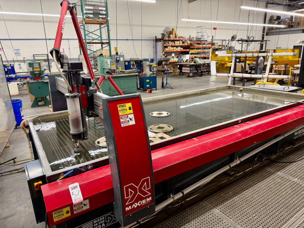 OMAX-2022 OMAX MAXIEM M2040 ABRASIVE WATERJET CUTTING SYSTEM, 3-AXIS CUTTING HEAD, TABLE SIZE: 13' 4" X 7'0" XY,  CUTTING TRAVEL: 13' 4" X 6' 8", Z-AXIS TRAVEL: 12", MAXJET 5I NOZZLE, 600 LB. ABRASIVE HOPPER, PULL-TO-OPEN VALVE SINGLE NOZZLE, WATER FILTER, CUTTING TABLE, S/N M20405268-57