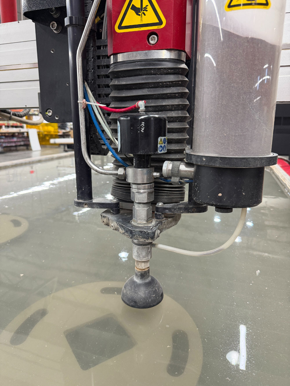 OMAX-2022 OMAX MAXIEM M2040 ABRASIVE WATERJET CUTTING SYSTEM, 3-AXIS CUTTING HEAD, TABLE SIZE: 13' 4" X 7'0" XY,  CUTTING TRAVEL: 13' 4" X 6' 8", Z-AXIS TRAVEL: 12", MAXJET 5I NOZZLE, 600 LB. ABRASIVE HOPPER, PULL-TO-OPEN VALVE SINGLE NOZZLE, WATER FILTER, CUTTING TABLE, S/N M20405268-57