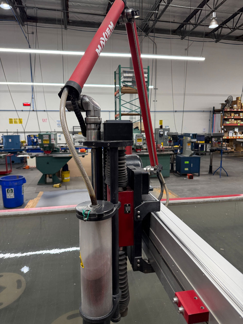 OMAX-2022 OMAX MAXIEM M2040 ABRASIVE WATERJET CUTTING SYSTEM, 3-AXIS CUTTING HEAD, TABLE SIZE: 13' 4" X 7'0" XY,  CUTTING TRAVEL: 13' 4" X 6' 8", Z-AXIS TRAVEL: 12", MAXJET 5I NOZZLE, 600 LB. ABRASIVE HOPPER, PULL-TO-OPEN VALVE SINGLE NOZZLE, WATER FILTER, CUTTING TABLE, S/N M20405268-57