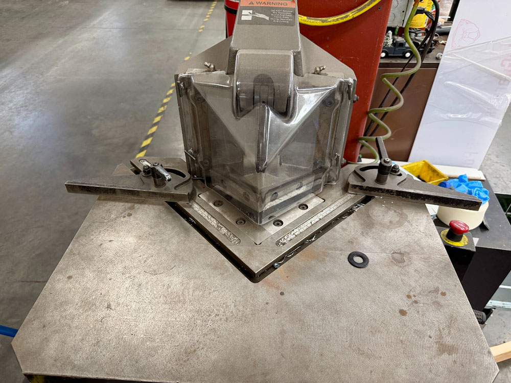 JET PNEUMATIC CORNER NOTCHER, MODEL PMN-11, FOOT CONTROL-58A