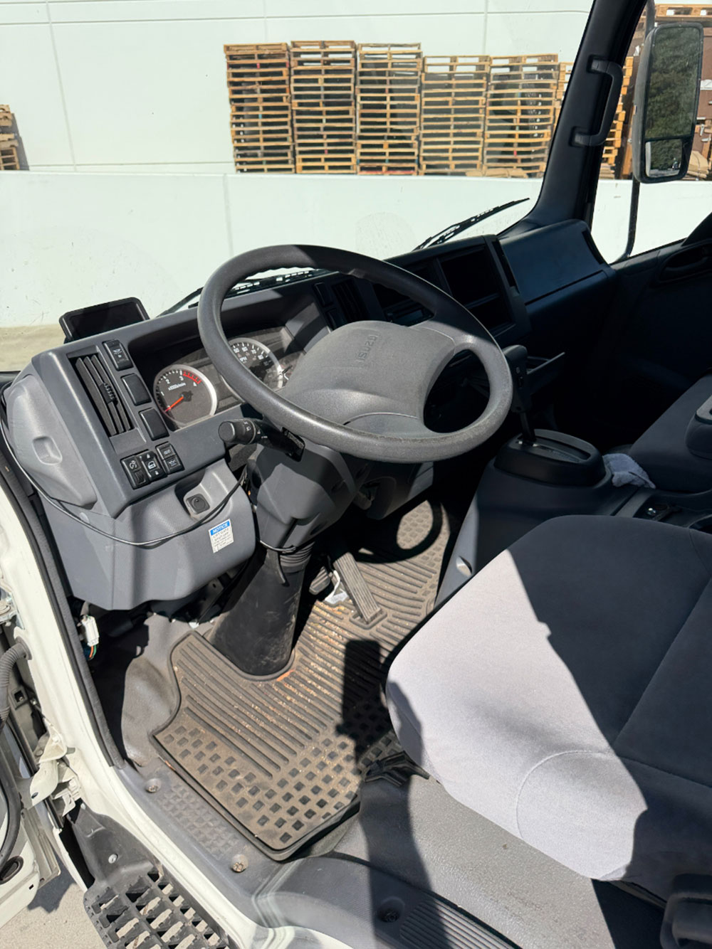 2022 ISUZU NPR HD BOX TRUCK, 5.2L 4-CYLINDER TURBO DIESEL ENGINE, 20' BOX, 215 HP, REAR LIFTGATE, APPROX. 19,807 MILES, CA LIC: 33384J3, VIN: JALC4W161N7014381-62