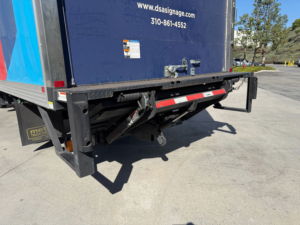2022 ISUZU NPR HD BOX TRUCK, 5.2L 4-CYLINDER TURBO DIESEL ENGINE, 20' BOX, 215 HP, REAR LIFTGATE, APPROX. 19,807 MILES, CA LIC: 33384J3, VIN: JALC4W161N7014381-62