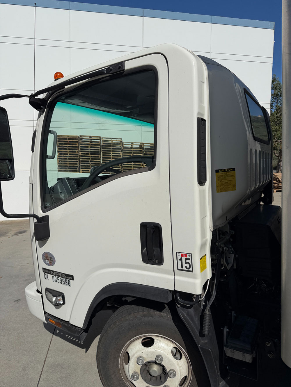 2022 ISUZU NPR HD BOX TRUCK, 5.2L 4-CYLINDER TURBO DIESEL ENGINE, 20' BOX, 215 HP, REAR LIFTGATE, APPROX. 19,807 MILES, CA LIC: 33384J3, VIN: JALC4W161N7014381-62