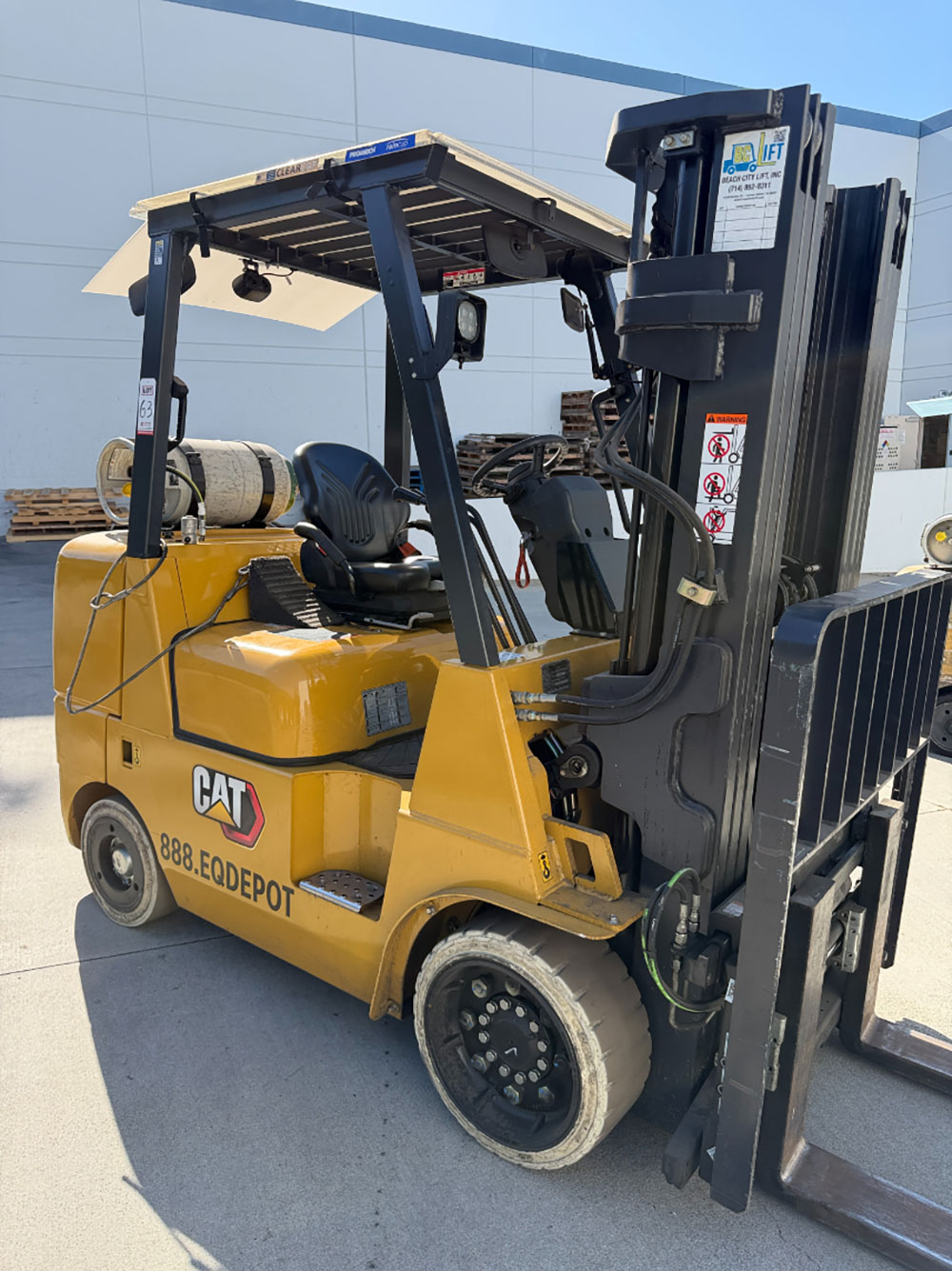 2023 CATERPILLAR LPG FORKLIFT, MODEL GC40K, 8,000 LB CAPACITY, 3-STAGE MAST, SIDE SHIFT, 8' FORKS, SOLID CUSHION TIRES, LOAD LIGHTS, REARVIEW MIRRORS, CLEARCAP RAINCAP, APPROX. 498 HOURS, S/N AT87B11599-63