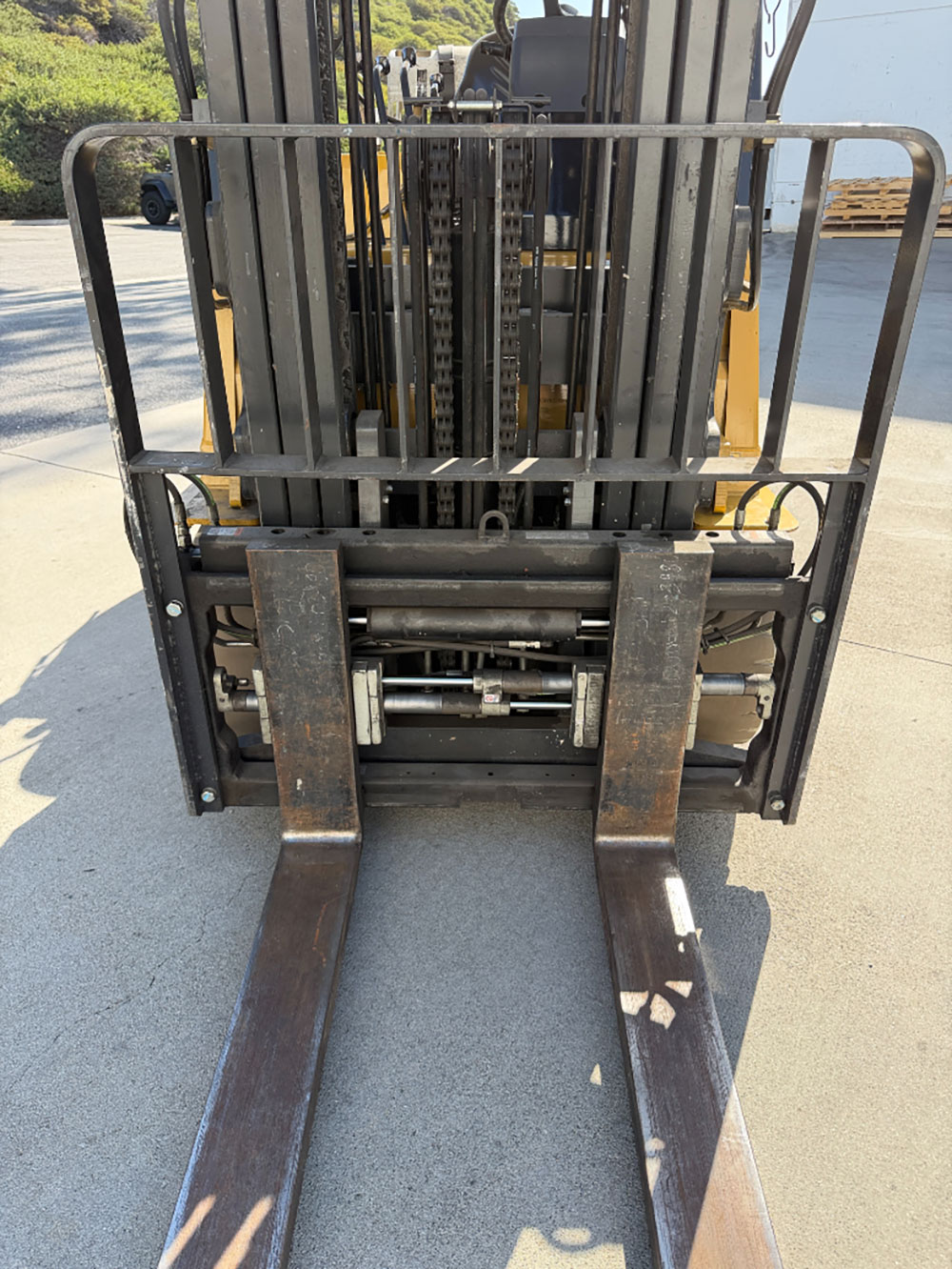 2023 CATERPILLAR LPG FORKLIFT, MODEL GC40K, 8,000 LB CAPACITY, 3-STAGE MAST, SIDE SHIFT, 8' FORKS, SOLID CUSHION TIRES, LOAD LIGHTS, REARVIEW MIRRORS, CLEARCAP RAINCAP, APPROX. 498 HOURS, S/N AT87B11599-63