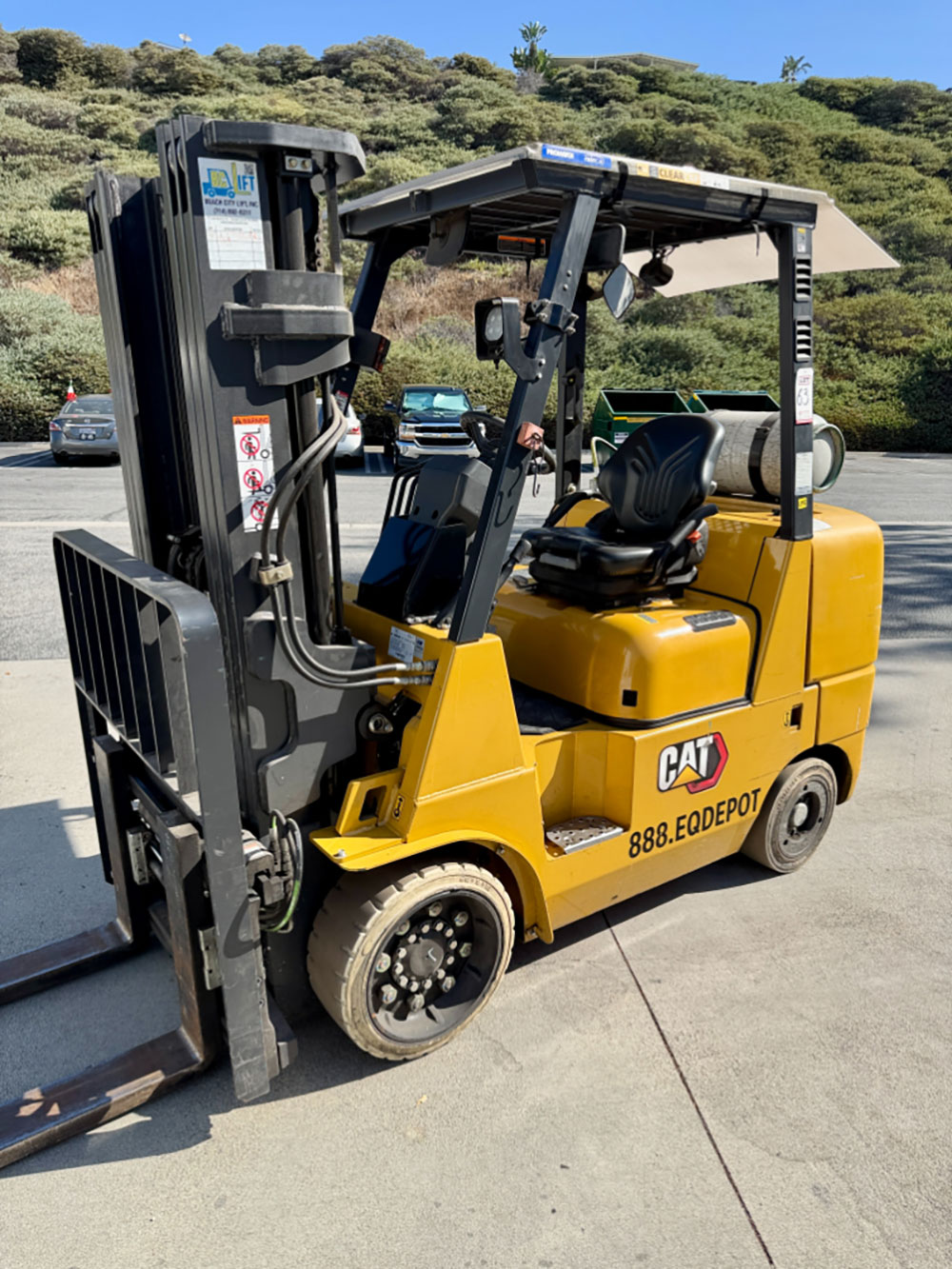 2023 CATERPILLAR LPG FORKLIFT, MODEL GC40K, 8,000 LB CAPACITY, 3-STAGE MAST, SIDE SHIFT, 8' FORKS, SOLID CUSHION TIRES, LOAD LIGHTS, REARVIEW MIRRORS, CLEARCAP RAINCAP, APPROX. 498 HOURS, S/N AT87B11599-63
