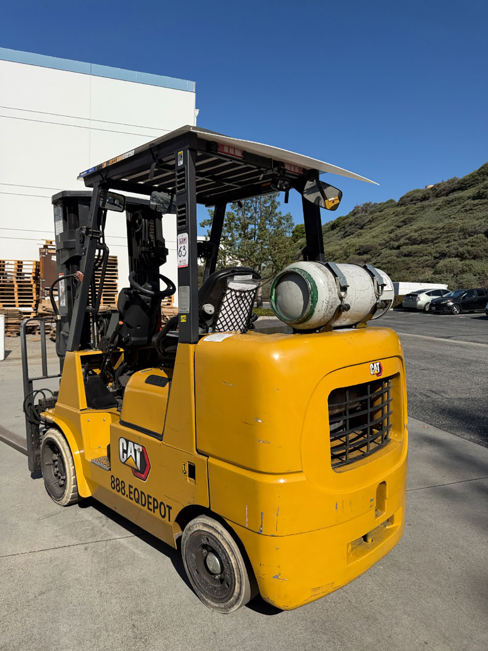 2023 CATERPILLAR LPG FORKLIFT, MODEL GC40K, 8,000 LB CAPACITY, 3-STAGE MAST, SIDE SHIFT, 8' FORKS, SOLID CUSHION TIRES, LOAD LIGHTS, REARVIEW MIRRORS, CLEARCAP RAINCAP, APPROX. 498 HOURS, S/N AT87B11599-63