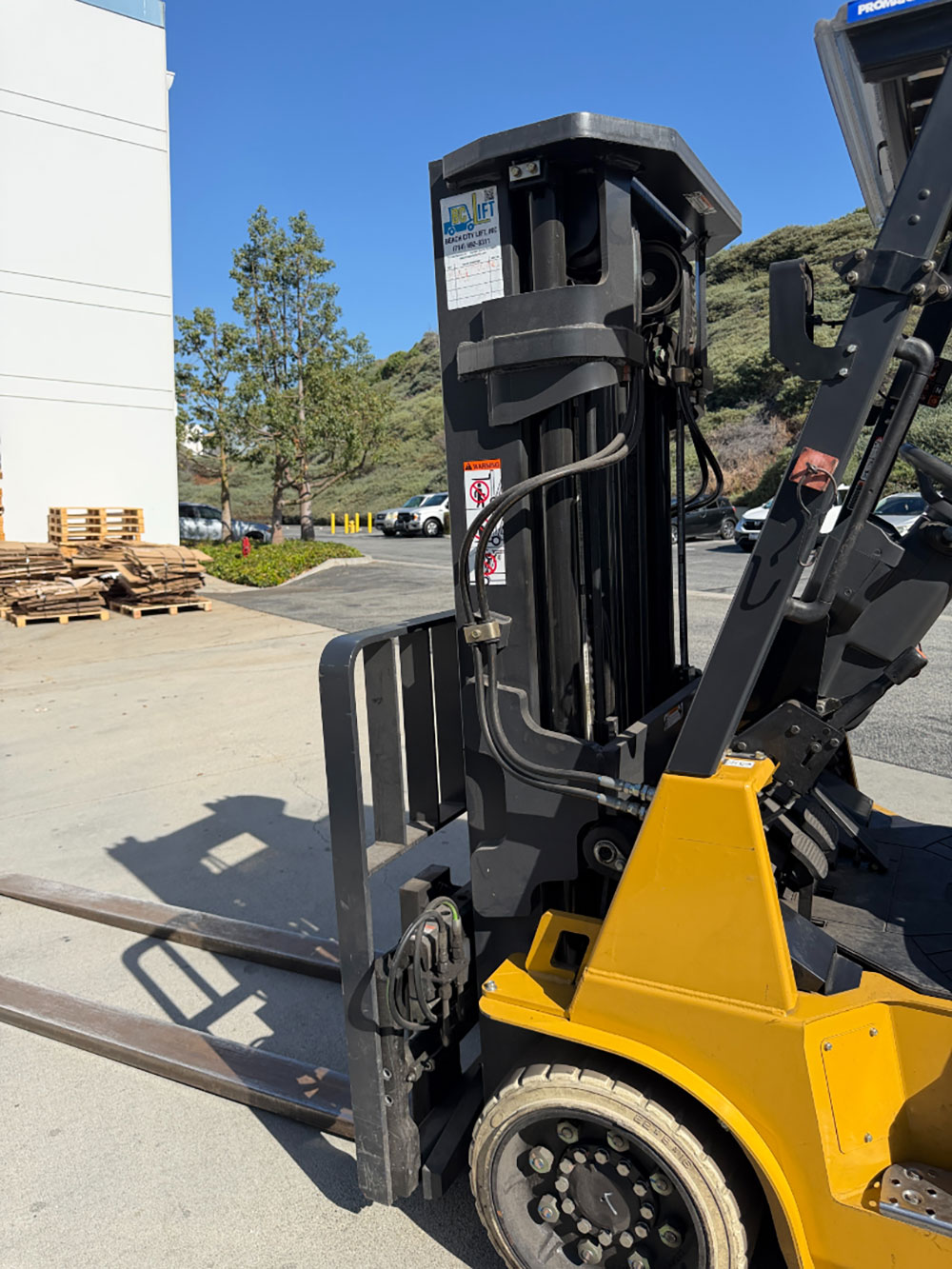 2023 CATERPILLAR LPG FORKLIFT, MODEL GC40K, 8,000 LB CAPACITY, 3-STAGE MAST, SIDE SHIFT, 8' FORKS, SOLID CUSHION TIRES, LOAD LIGHTS, REARVIEW MIRRORS, CLEARCAP RAINCAP, APPROX. 498 HOURS, S/N AT87B11599-63