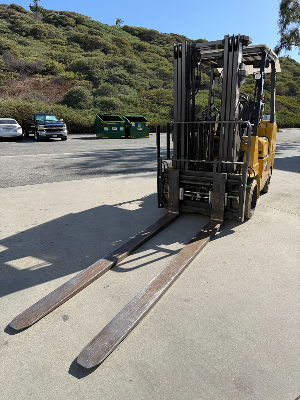 2023 CATERPILLAR LPG FORKLIFT, MODEL GC40K, 8,000 LB CAPACITY, 3-STAGE MAST, SIDE SHIFT, 8' FORKS, SOLID CUSHION TIRES, LOAD LIGHTS, REARVIEW MIRRORS, CLEARCAP RAINCAP, APPROX. 498 HOURS, S/N AT87B11599-63