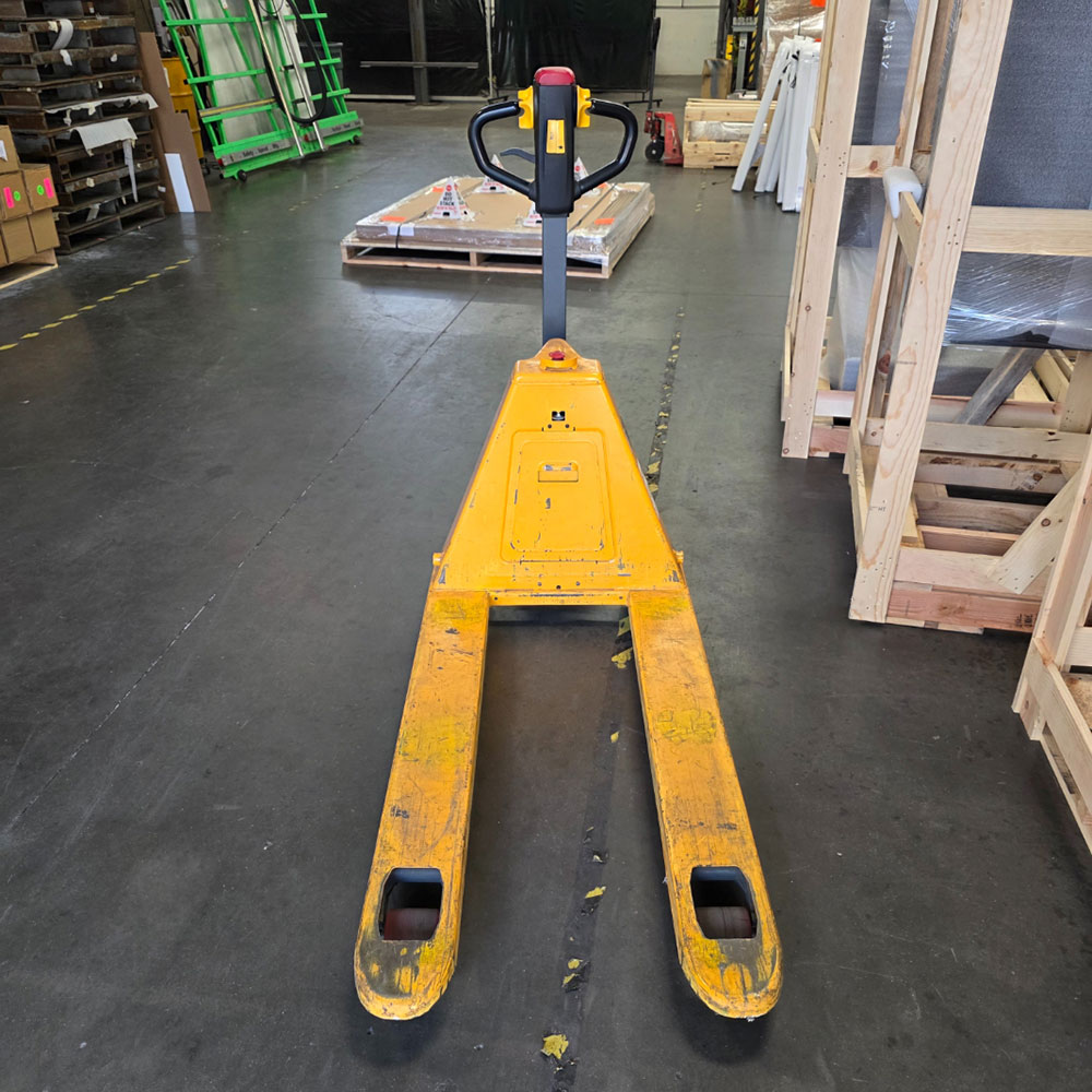 APOLLO FORKLIFT ELECTRIC PALLET JACK, MODEL A-1034, 3,300 LB CAPACITY-66