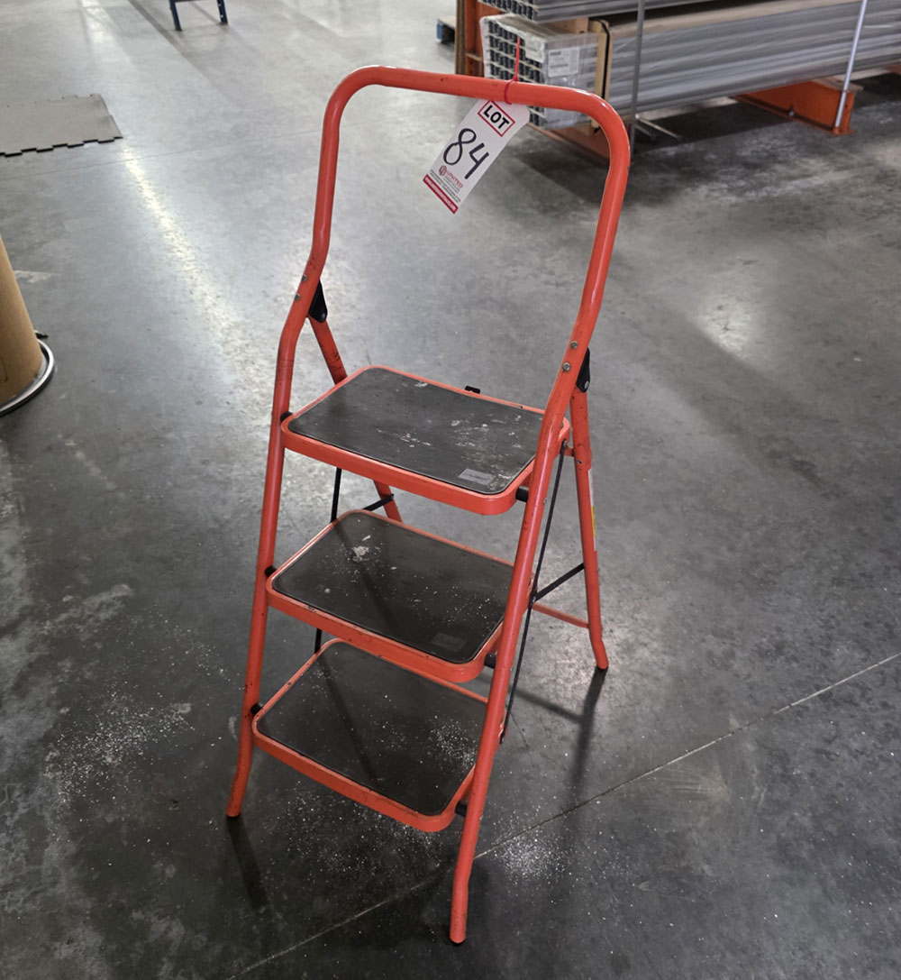 3-STEP STEPLADDER-84